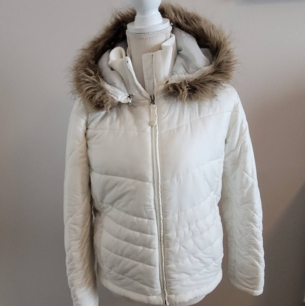 Barely worn white puffy detachable hooded jacket - Picture 1 of 7